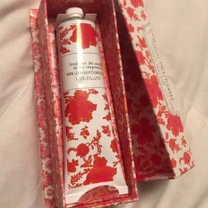 Makeup - Library of flowers lotion Makeup - Library of flowers lotion